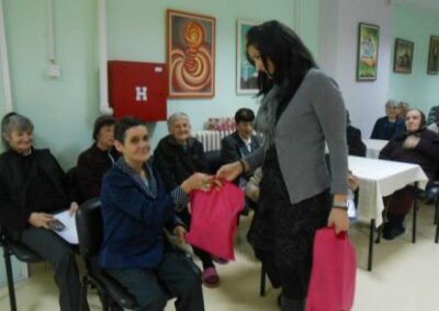 Пружена рука пријатељства