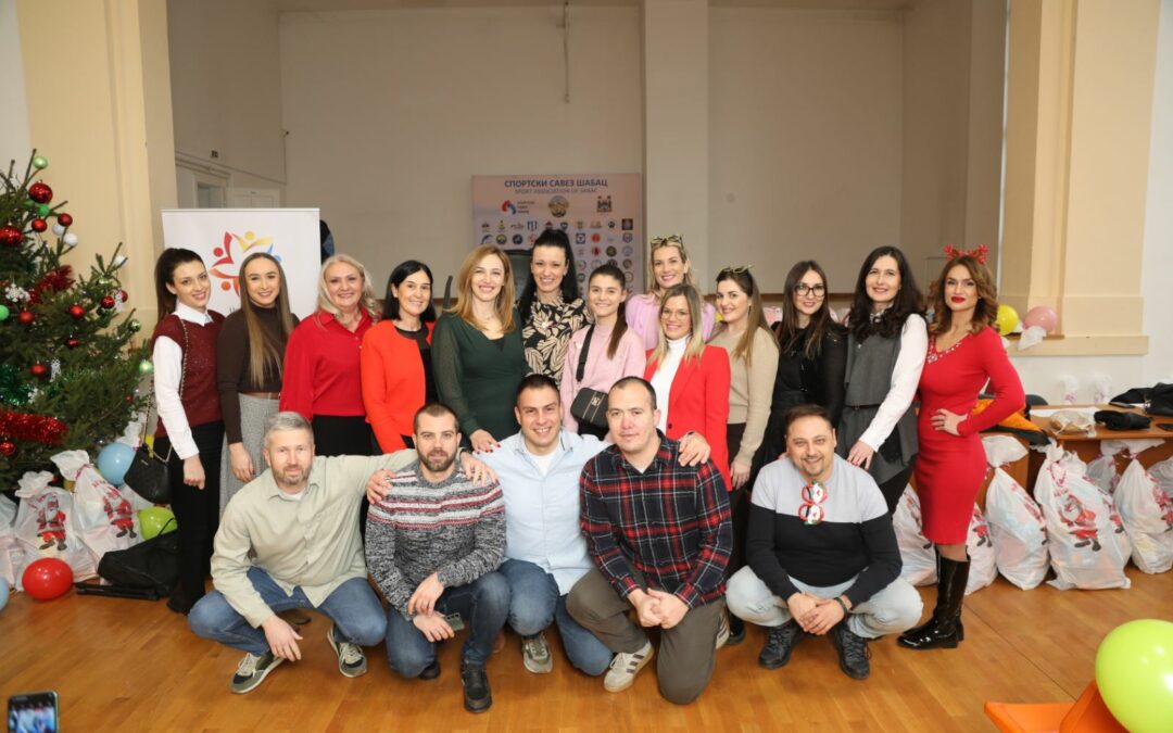 Подела пакетића и новогодишња чаролија пројекта „Седам сувенира“