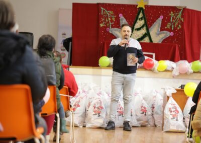 Подела пакетића и новогодишња чаролија пројекта „Седам сувенира“