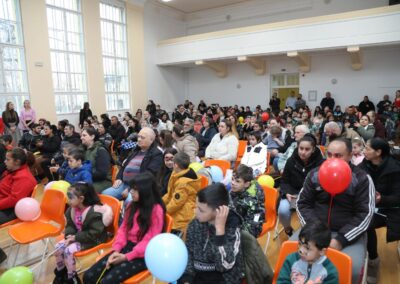 Подела пакетића и новогодишња чаролија пројекта „Седам сувенира“