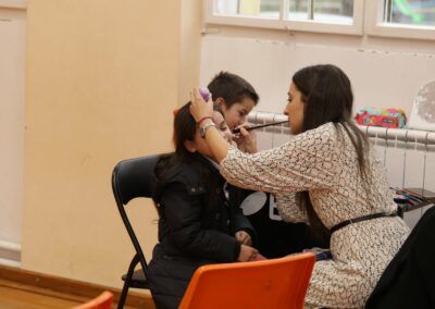 Подела пакетића и новогодишња чаролија пројекта „Седам сувенира“