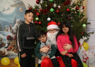 Подела пакетића и новогодишња чаролија пројекта „Седам сувенира“