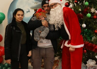 Подела пакетића и новогодишња чаролија пројекта „Седам сувенира“