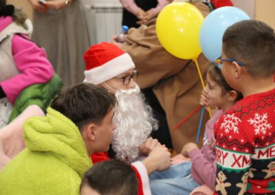 Подела пакетића и новогодишња чаролија пројекта „Седам сувенира“