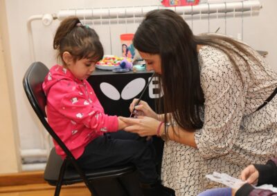 Подела пакетића и новогодишња чаролија пројекта „Седам сувенира“