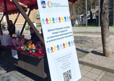 Учешће Дневног боравка за децу, младе и одрасле са телесним инвалидитетом и менталним тешкоћама на манифестацији „Улица хуманих чивијаша“ у Шапцу
